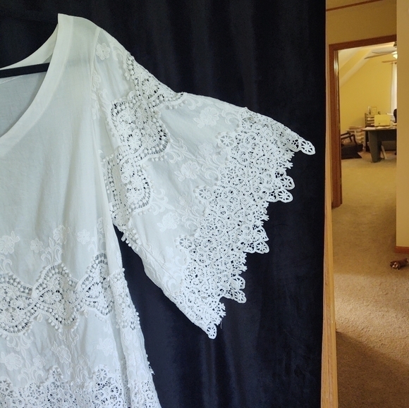 Beautiful white lace blouse - Picture 3 of 15